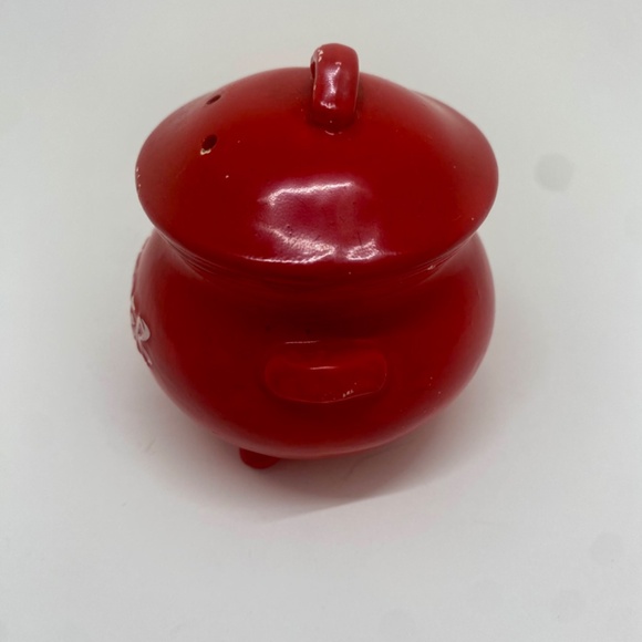 Single Red Cauldron Pepper Shaker - Picture 2 of 6